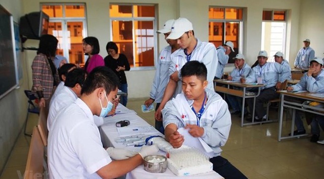 Vietnamese workers receive one-year extension of stay in RoK