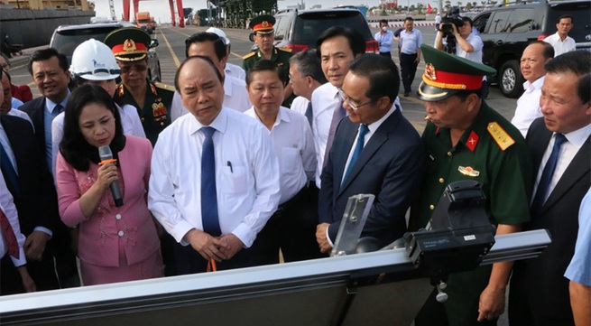 PM inspects construction of LNG power plant in Long An