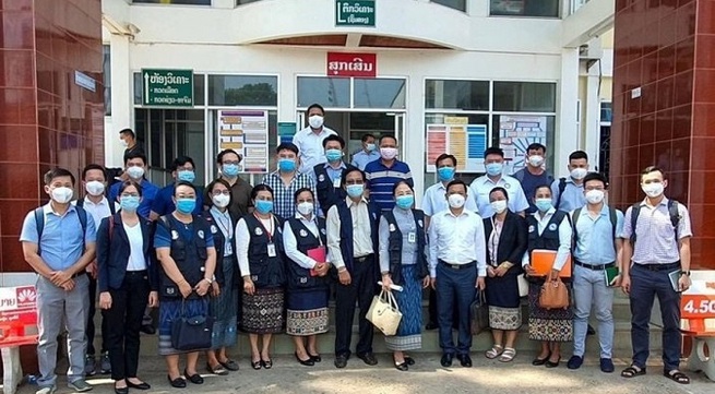 Vietnamese medical experts help Lao in effectively controlling COVID-19