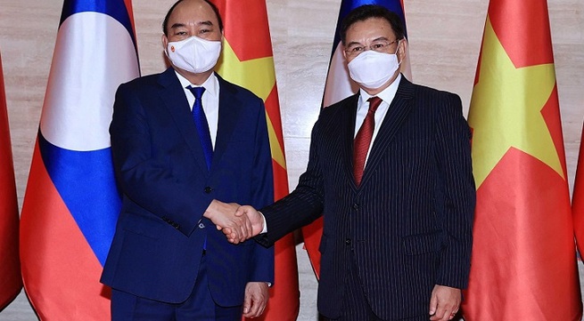 Vietnamese President Nguyen Xuan Phuc meets with Chairman of Lao NA