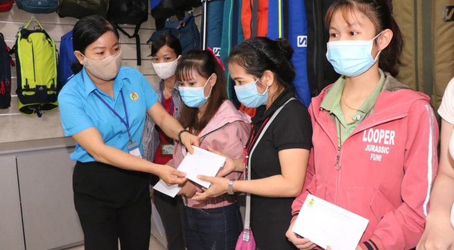 Nearly 300,000 COVID-19 hit workers in Ho Chi Minh City receive financial support