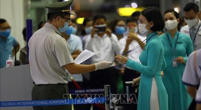 Flight crew required to be fully vaccinated for work starting September 1