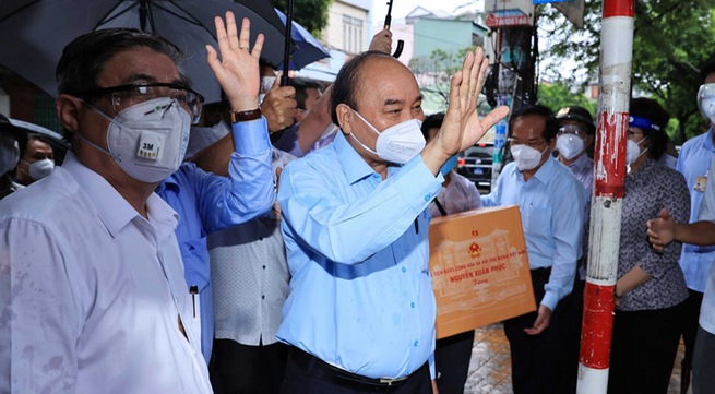 President Nguyen Xuan Phuc shares in difficulties facing Ho Chi Minh City residents