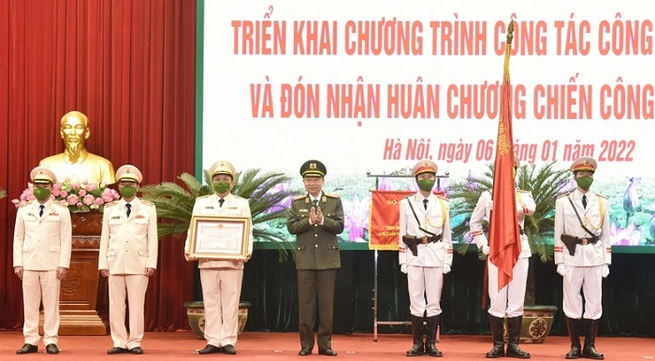 Hanoi police force awarded Military Exploit Order