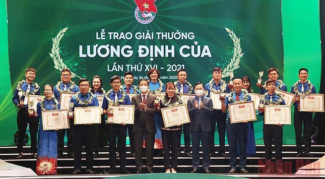 Fifty-seven outstanding youths presented with Luong Dinh Cua Award 2021