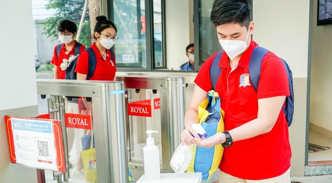 More secondary, high school students in HCMC return to school