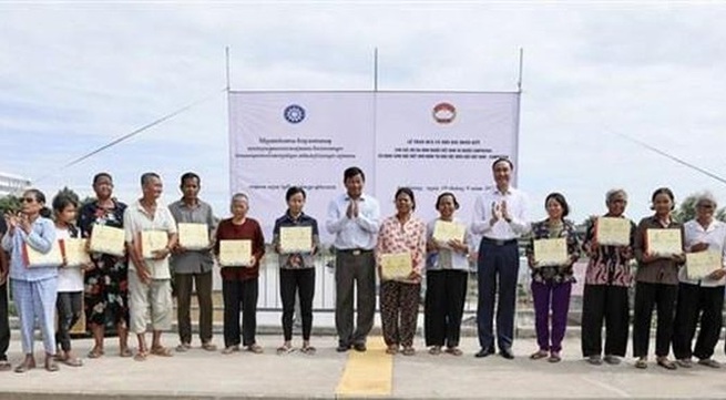 Charitable houses presented to poor households along Vietnam-Cambodia border