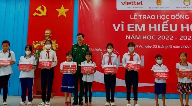 170 scholarships awarded to needy students in Tra Vinh