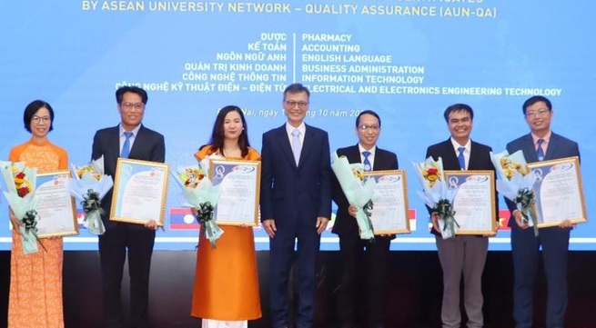 Lac Hong University receives AUN-QA certificates for its six programmes