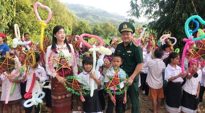 Nearly 800 children from Vietnam-Laos border areas enjoy Mid-Autumn Festival