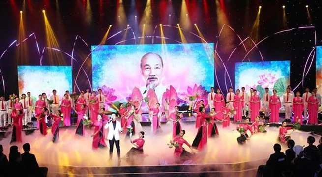 Art programme honours role models in studying, following President Ho Chi Minh’s example