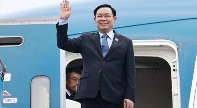 Top legislator leaves Hanoi for visits to Australia, New Zealand