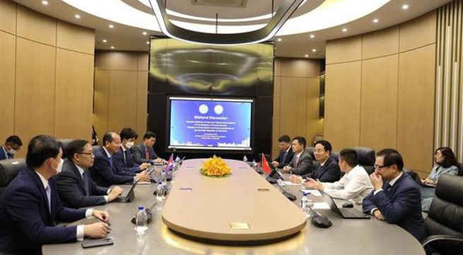 Vietnam, Cambodia foster partnership in post, telecoms, digital transformation
