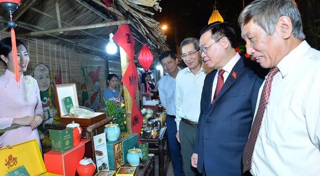 Top legislator attends great national unity festival in Hanoi