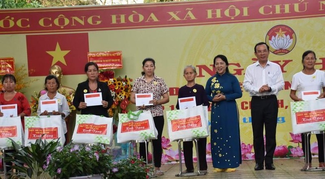 Politburo member Nguyen Van Nen attends Great Unity Festival in Binh Chanh District