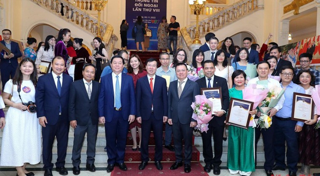 Nhan Dan Newspaper journalists win ten prizes at National External Information Service Awards 2022