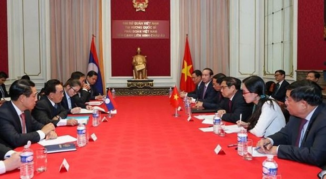 Prime Minister meets Lao counterpart