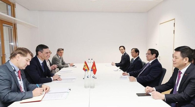 Vietnamese PM meets with Spanish counterpart in Brussels