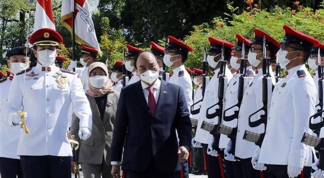 Singapore holds welcoming ceremony for President Nguyen Xuan Phuc