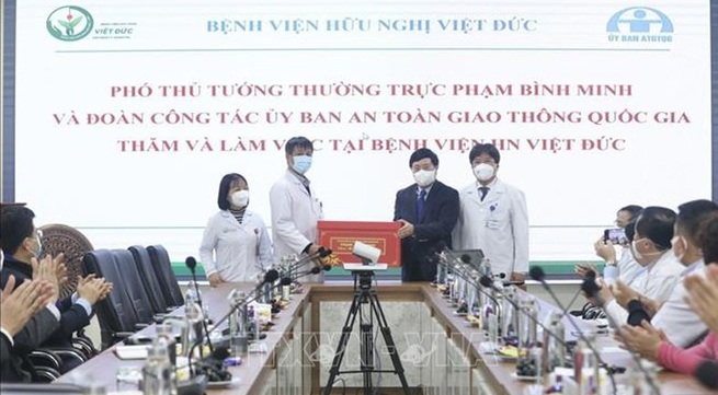Permanent Deputy Prime Minister sends Tet greetings to medical staff and rescue forces
