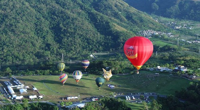 Tuyen Quang hosts first int’l hot air balloon fest