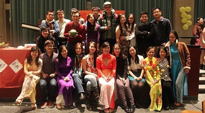 Vietnamese students in US celebrate Tet