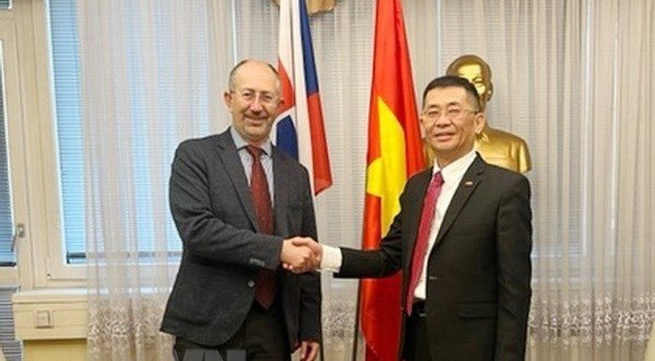 Vietnam, Slovakia seek opportunities to promote cooperation, investment