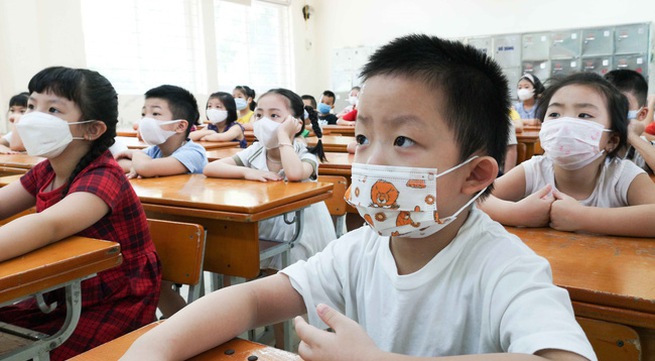 Hanoi surveys parents about sending children back to school