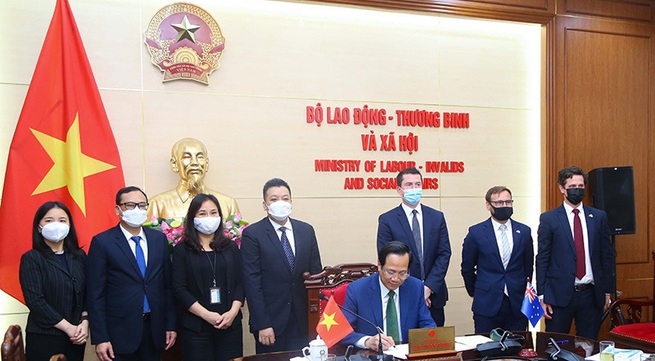 Vietnam and Australia sign bilateral agreement on sending agricultural workers