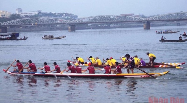 Traditional boat race opens in Hue