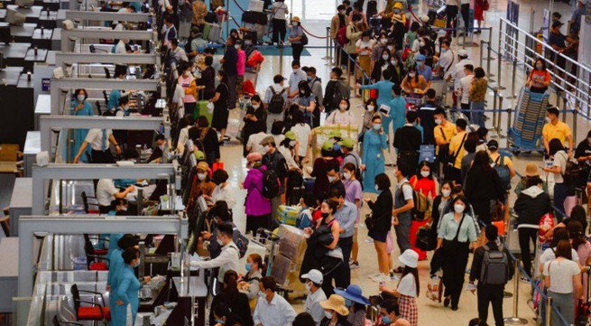 Hanoi Airport faces serious congestion during summer peak