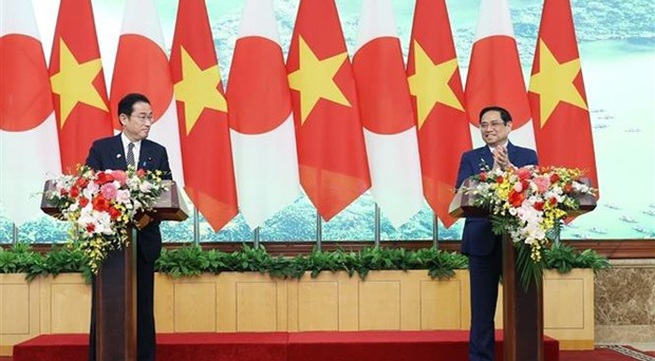 Prime Ministers Pham Minh Chinh and Kishida Fumio held a joint press conference and witnessed the ex
