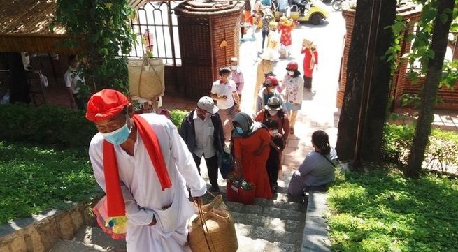 Ponagar Temple Festival opens in Nha Trang city