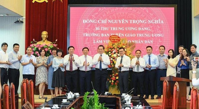Senior Party official praises Nhan Dan Newspaper for innovation