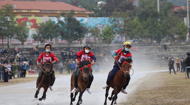 Bac Ha Horse Racing Festival kicks off
