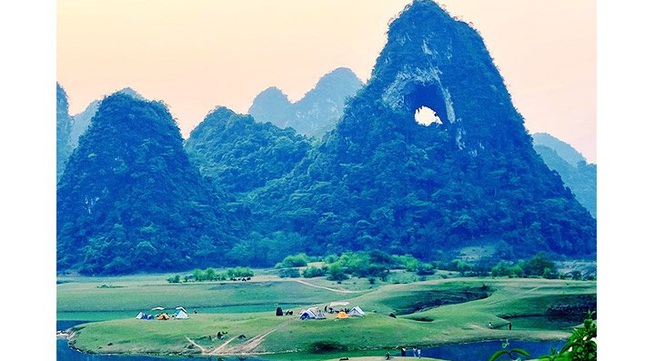 Nui Thung: the angel eye of the mountain in Cao Bang Province