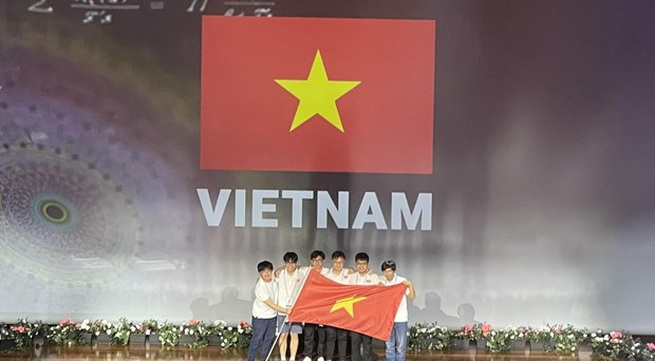 Vietnamese students bring home medals from Int’l Mathematical Olympiad