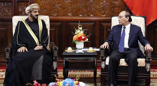 President Nguyen Xuan Phuc receives outgoing Ambassadors of Oman and Czech Republic