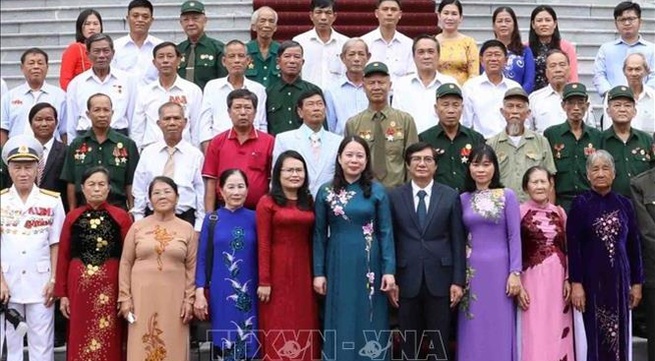 Vice President receives revolutionary contributors from Dong Nai