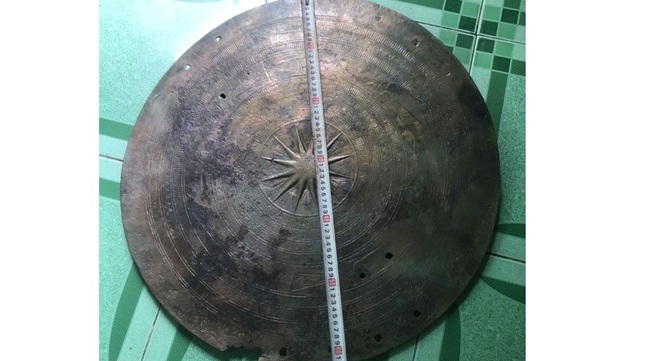 Dong Son-era drum surface found in Dong Thap province