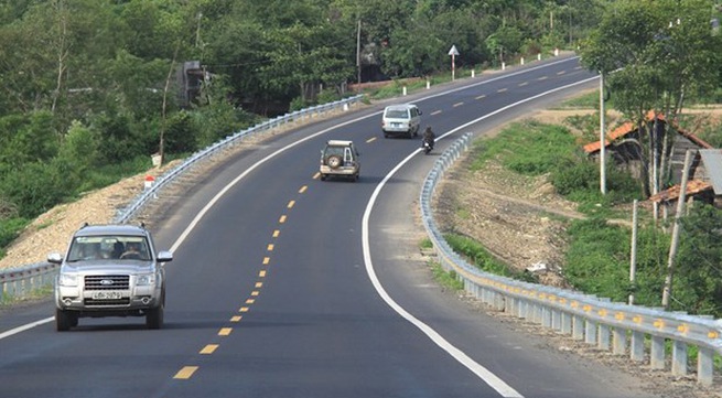 PM urges speeding up implementation of major expressway projects