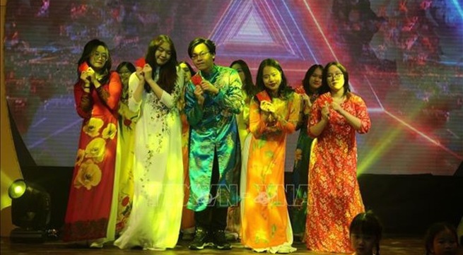 Overseas Vietnamese across continents celebrate traditional New Year