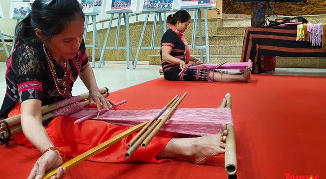 Programme introduces brocade weaving craft of Co Tu ethnic people