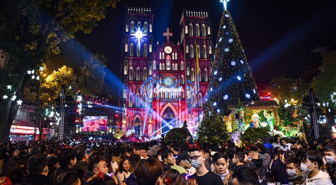Festive Christmas atmosphere spread across big cities in Vietnam