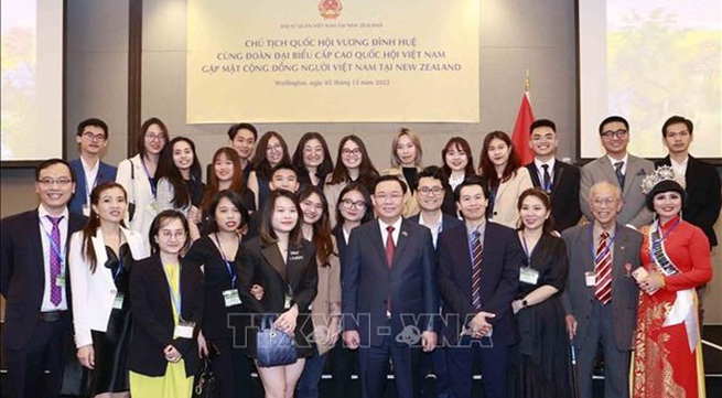NA Chairman meets Vietnamese community in New Zealand