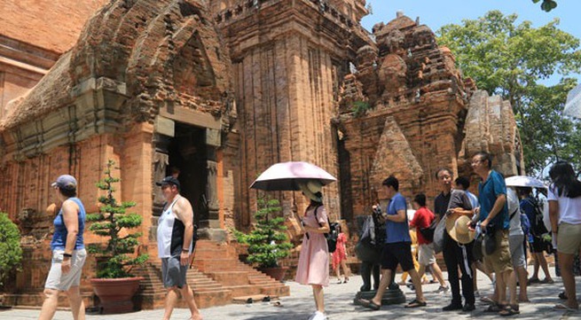 Provinces, cities welcome great number of visitors during holiday