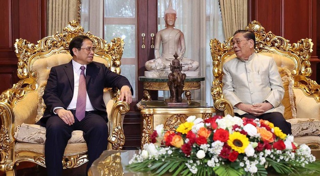 PM Pham Minh Chinh visits former leaders of Laos