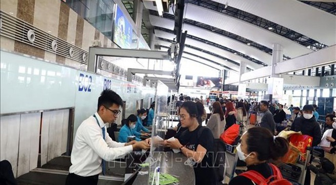 Noi Bai airport serves over 5,600 flights with 900,000 passengers