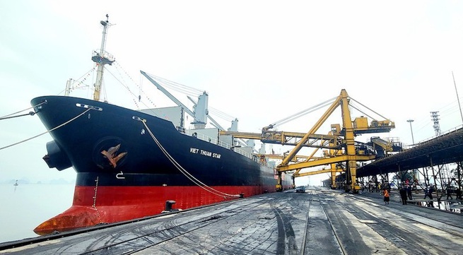Quang Ninh ships first tonne of coal on first day of Lunar New Year