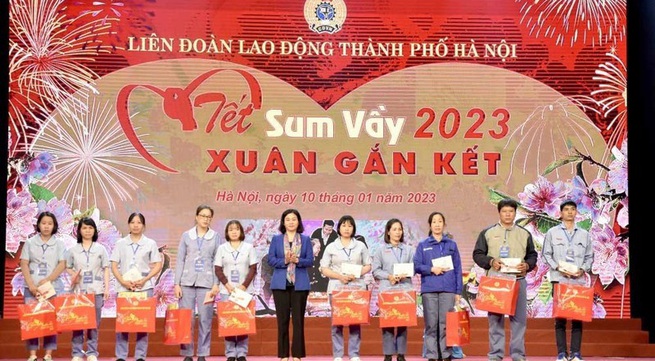 Hanoi holds Tet reunion programme for workers